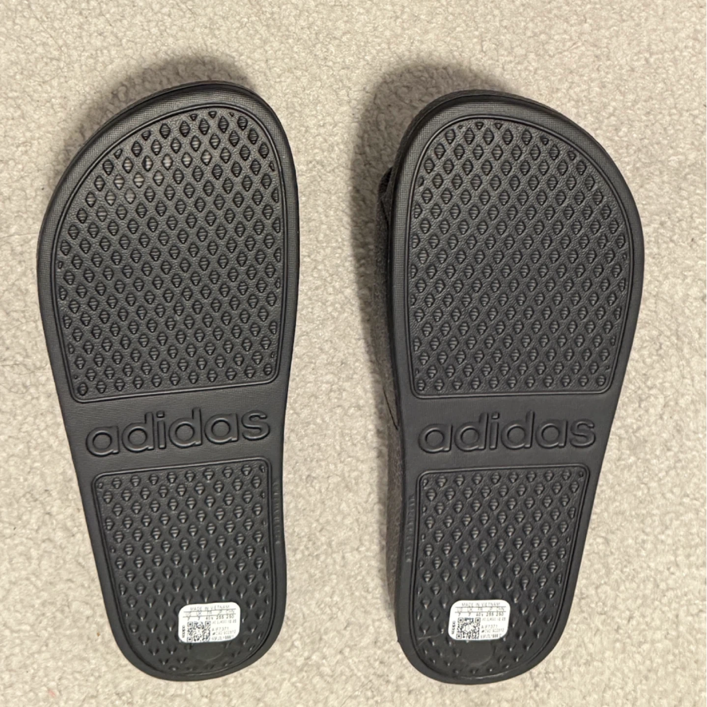 NEW Adidas black size 7 - photo 2