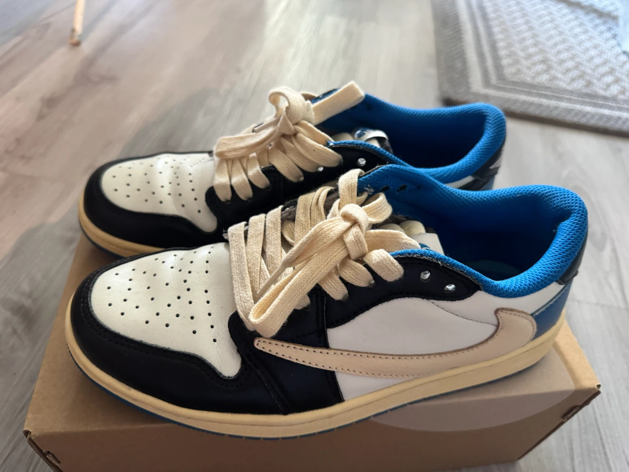 Nike Shoes( Travis Mocha UA) Great Confition size 8