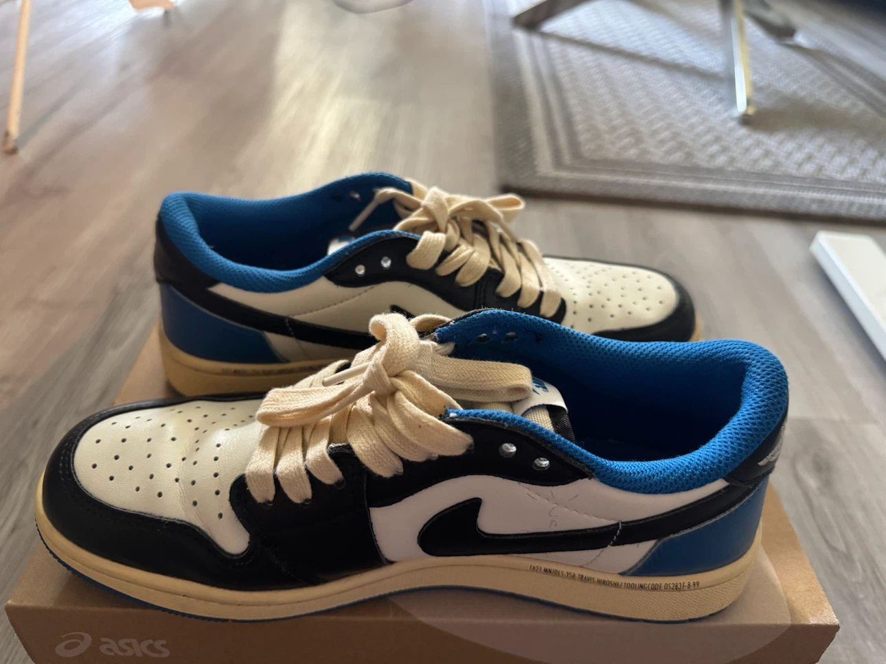 Nike Shoes( Travis Mocha UA) Great Confition size 8 - photo 4