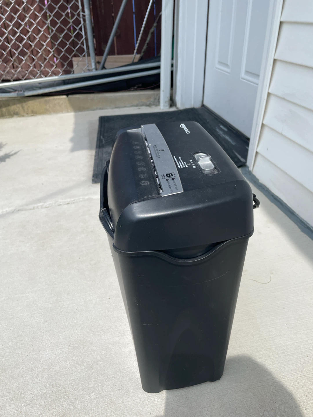 Amazon Basics Shredder - photo 3