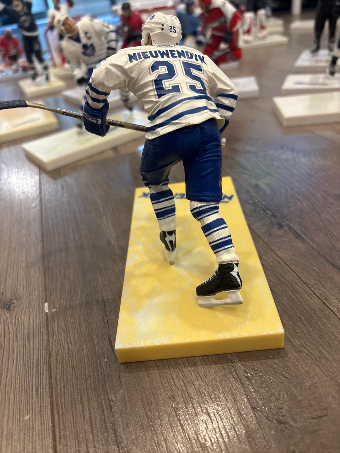Joe Nieuwendyk Toronto Maple Leafs Hockey Figurine - photo 2