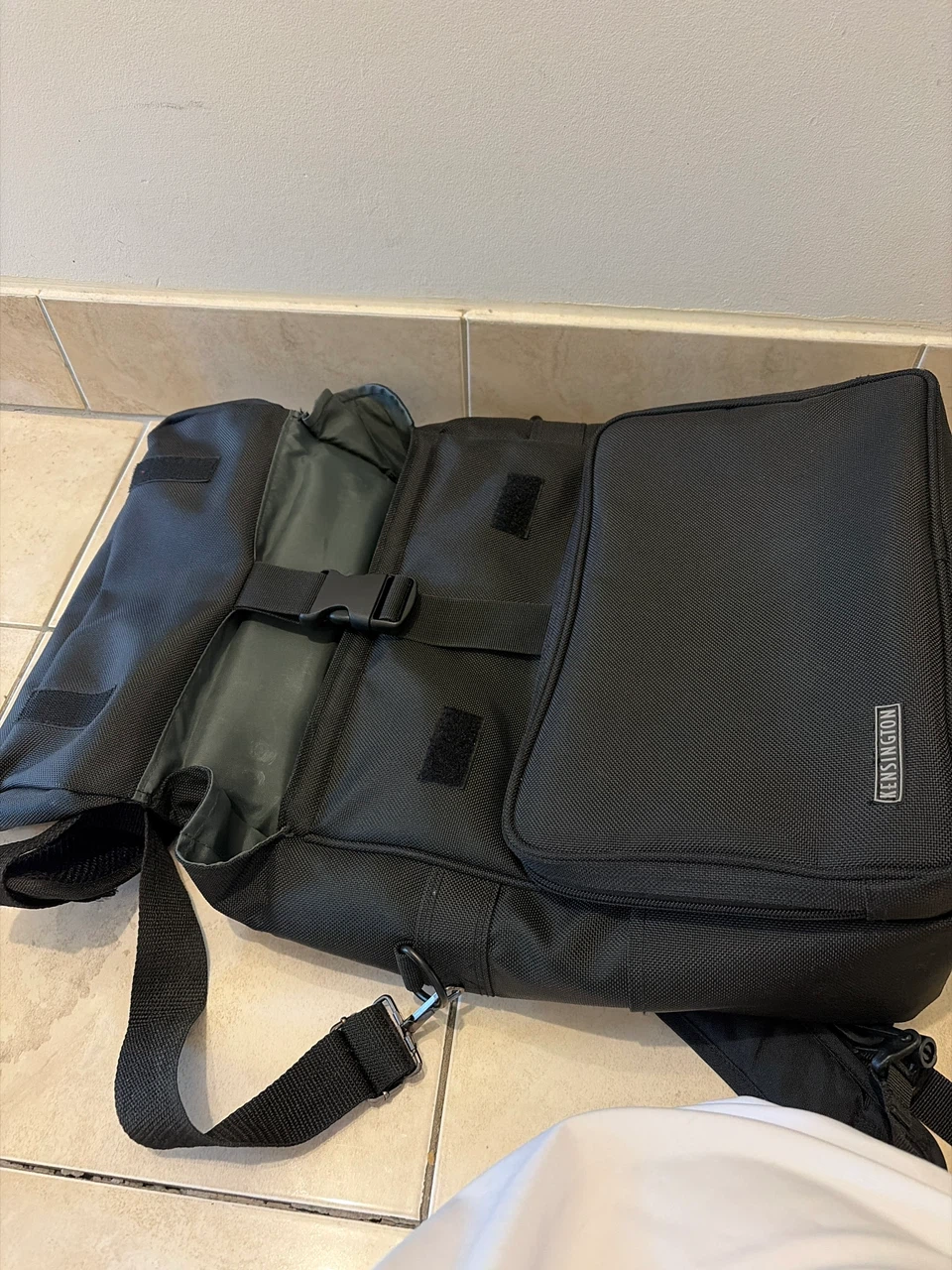 Kensington Black Laptop Bag - photo 3
