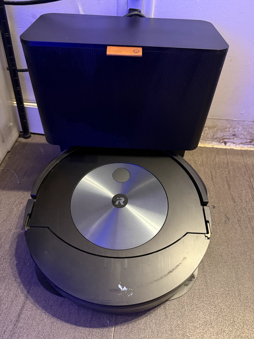 iRobot Roomba Combo j7+- Self-Emptying Robot Vacuum+mopping