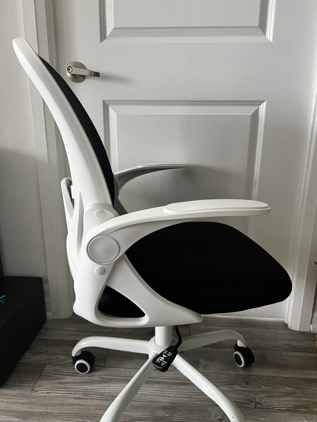 White Mesh Office Chair-good condition - photo 3
