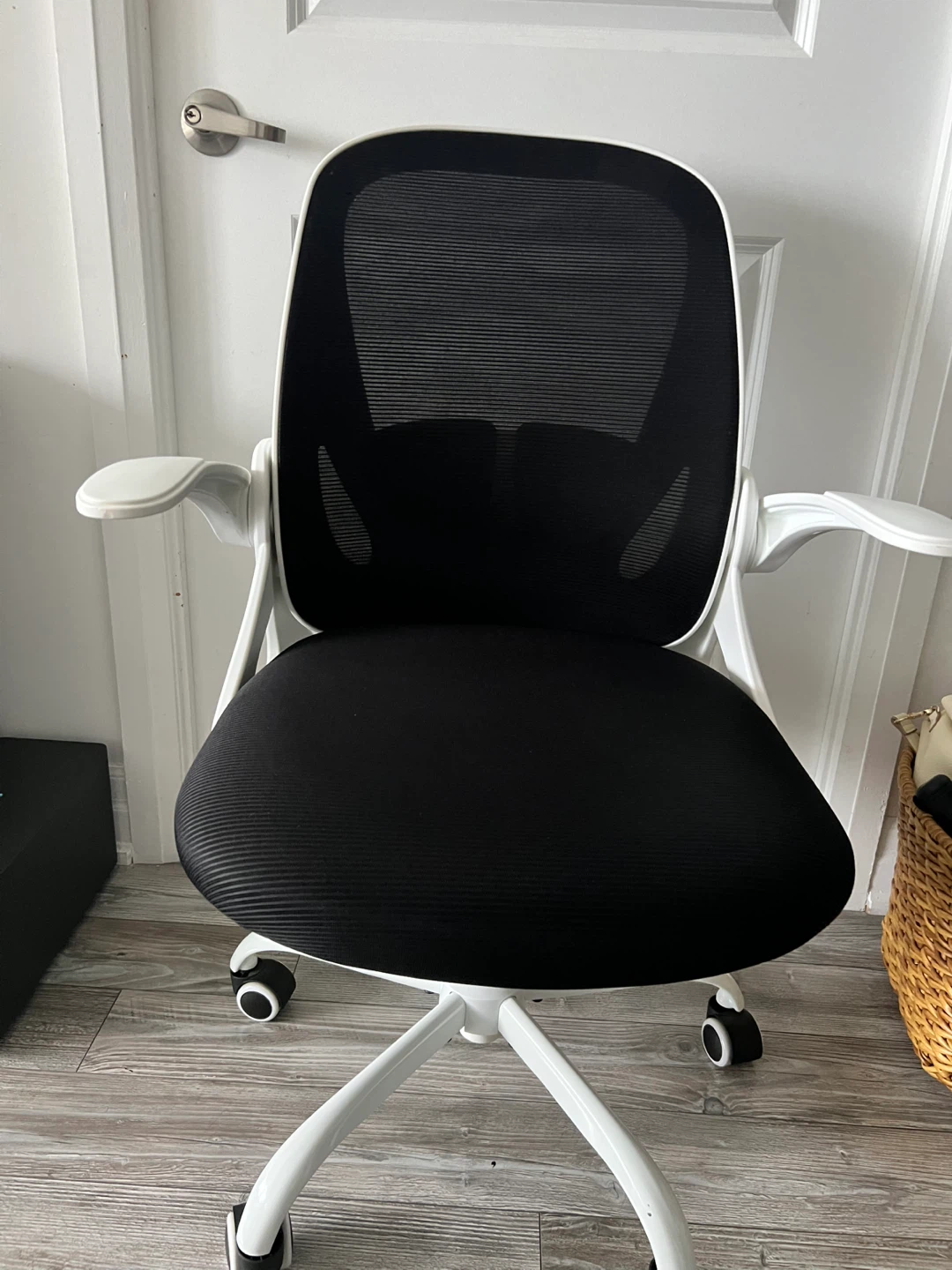 White Mesh Office Chair-good condition - photo 2