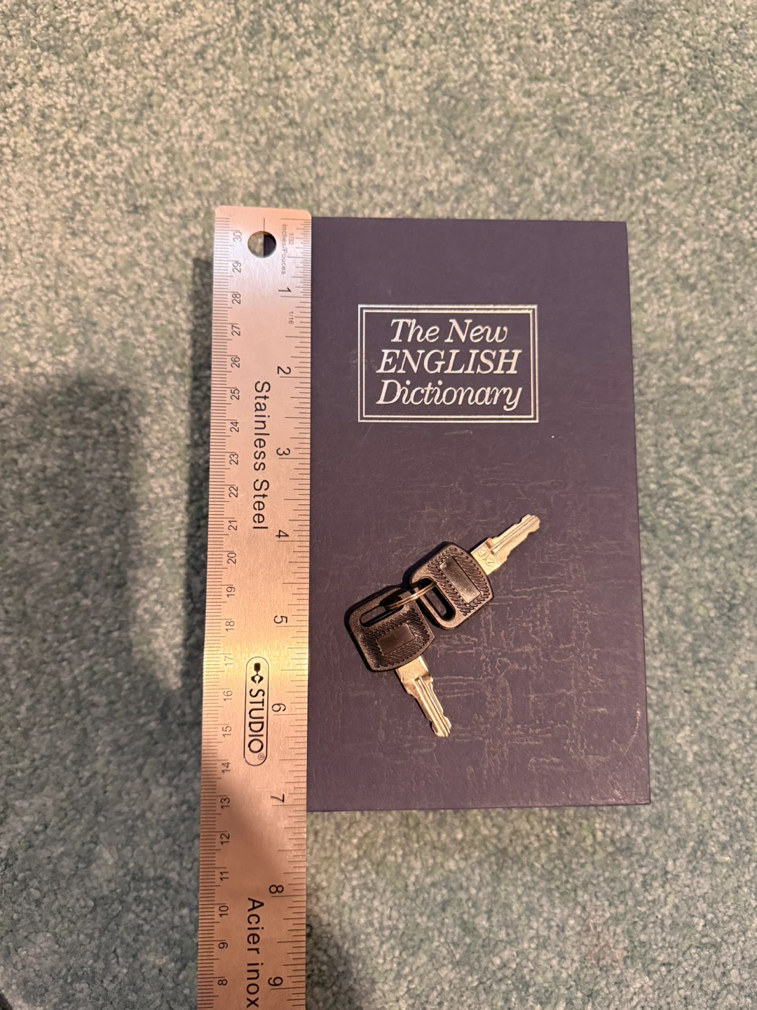 Book Safe "The New English Dictionary" with Keys