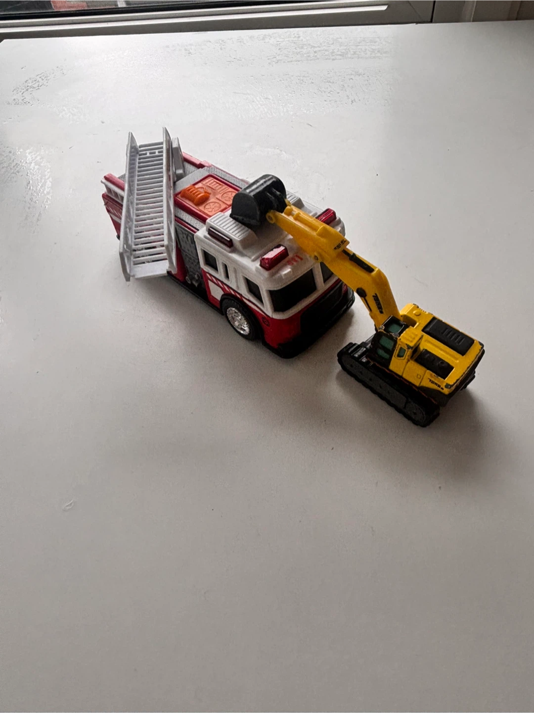 Fire Truck with noise and Excavator Toy Set - photo 2