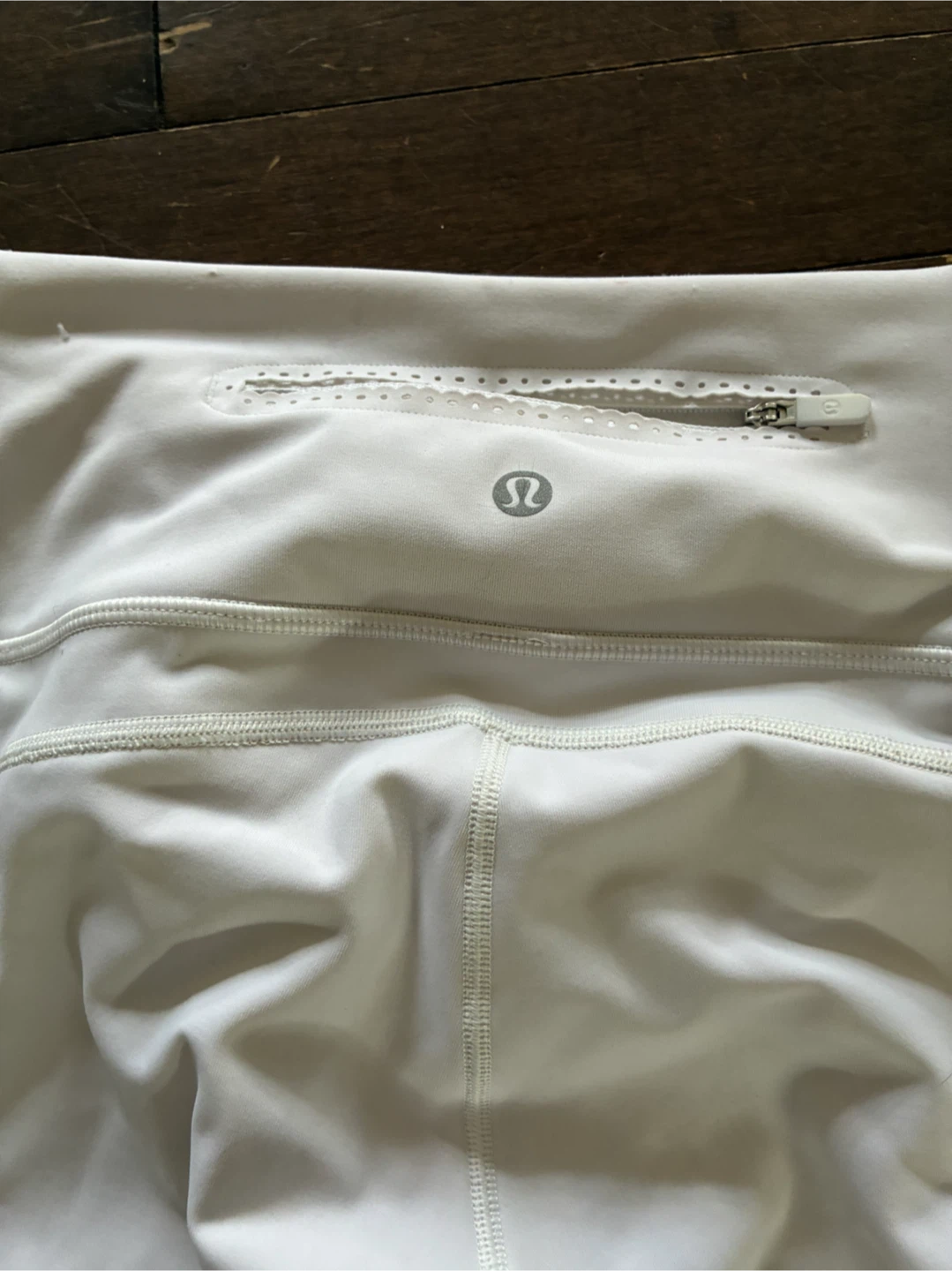 Lululemon Athletica Lot of 4 Athleisure Bottoms & Top - photo 2