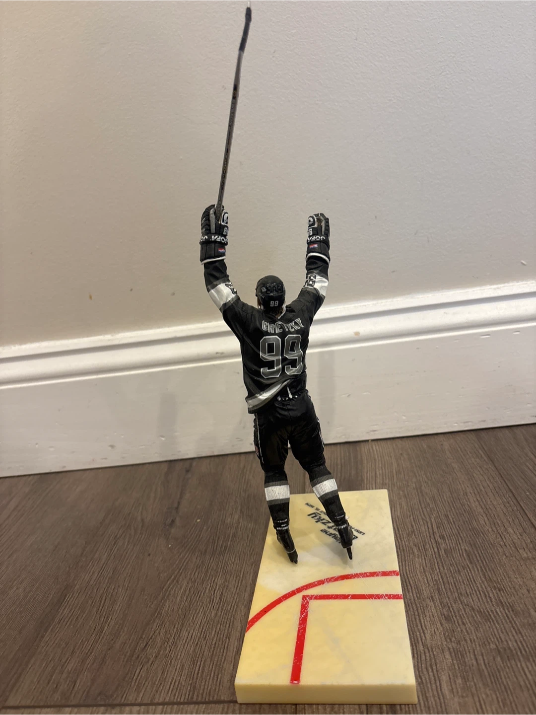 Wayne Gretzky Los Angeles Kings Figure - photo 2