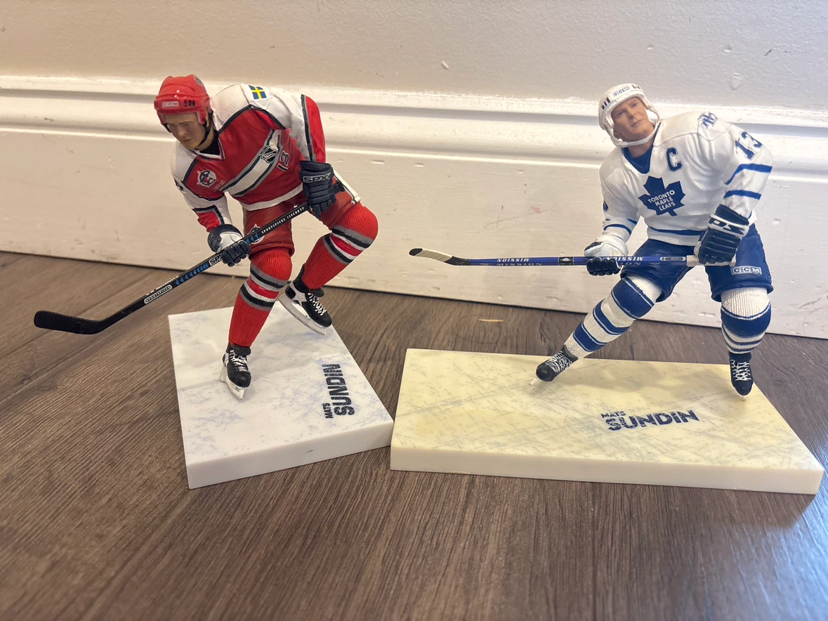 Mats Sundin Hockey Figurines (2)
