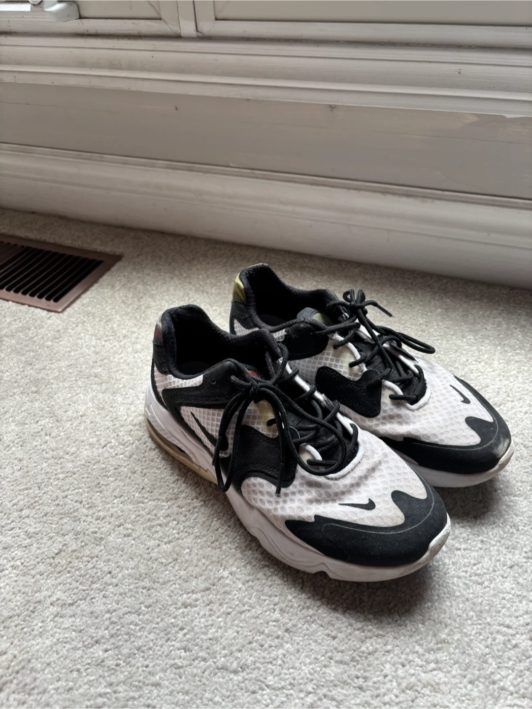 Nike Air Max Black & White Size 7