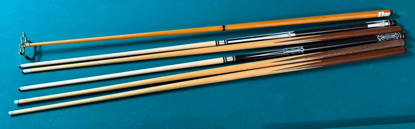 Pool Table with Cues and Rack - photo 3