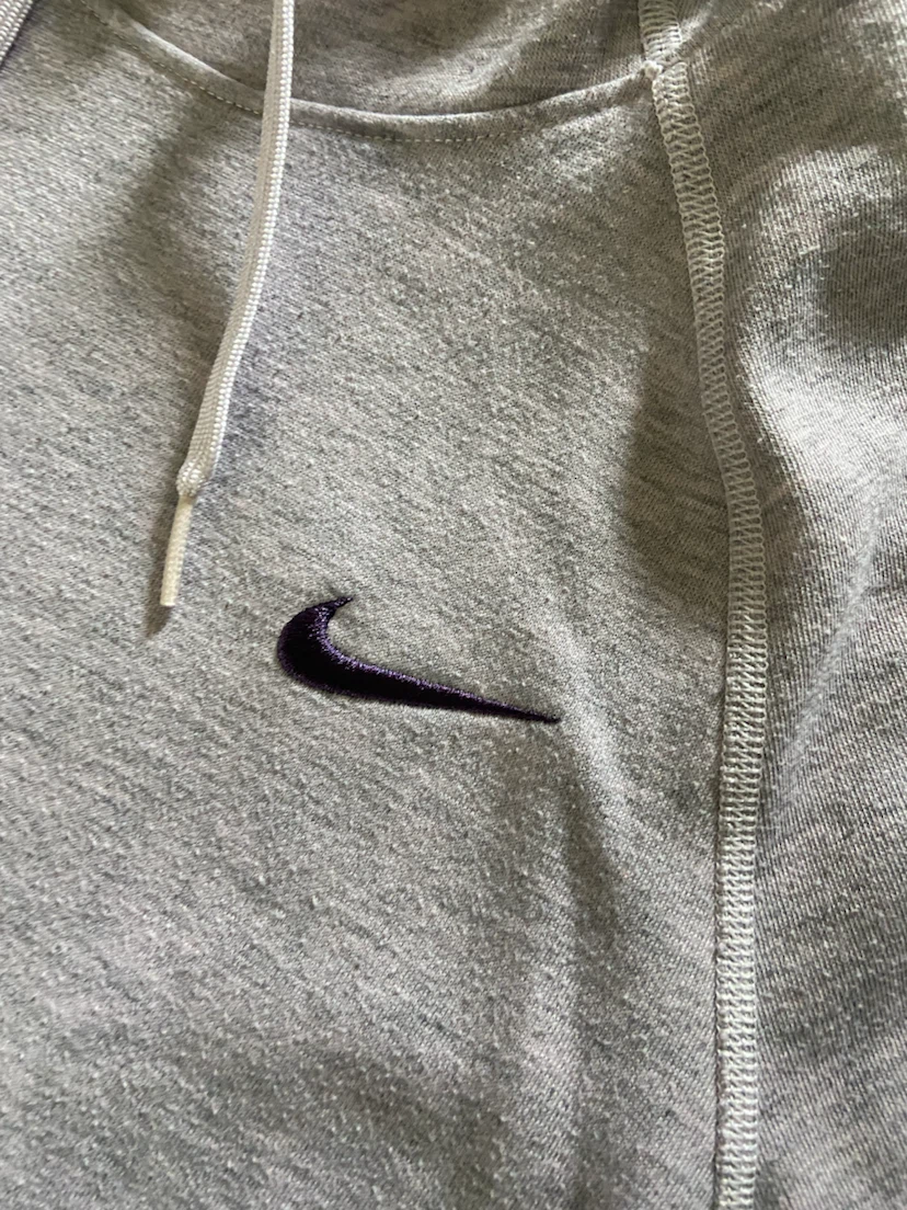 EUC Nike DriFit Ladies Pullover Hoodie Purple Accents - Size M - photo 4