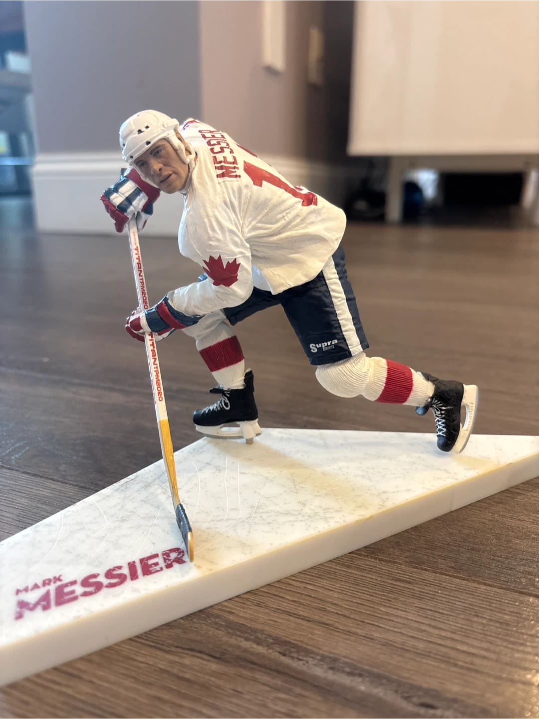 Mark Messier Hockey Figure
