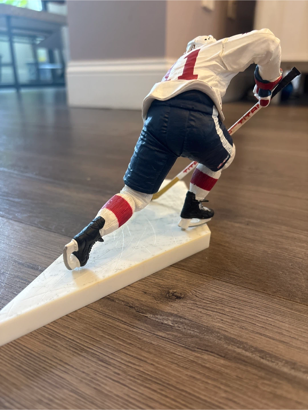 Mark Messier Hockey Figure - photo 2