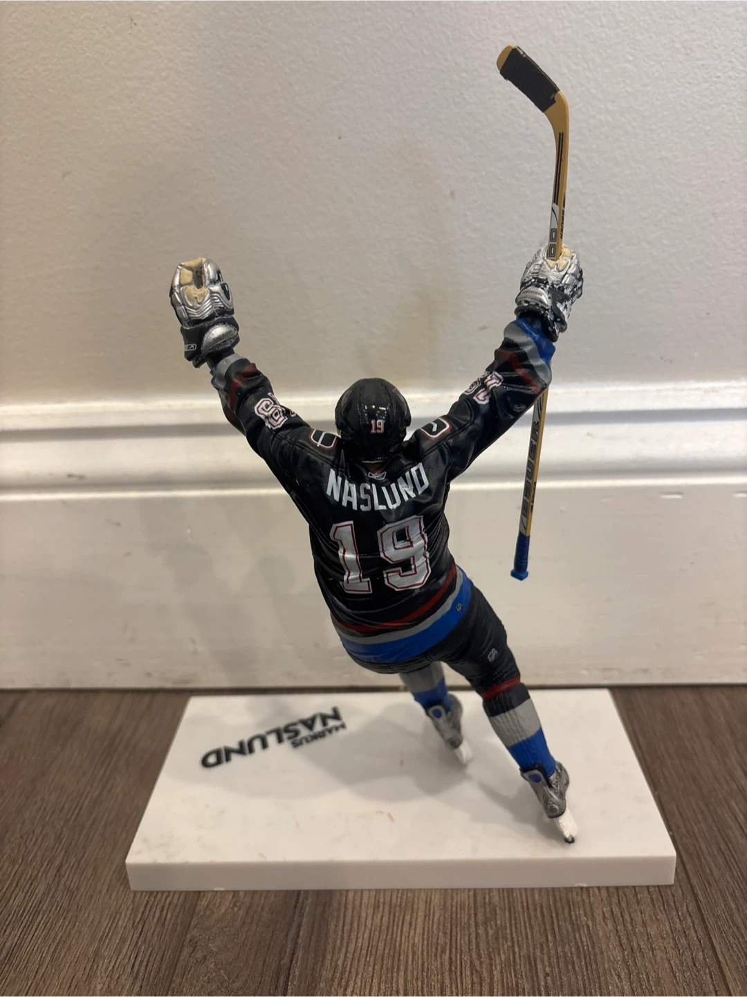 Markus Naslund Vancouver Canucks Hockey Figure - photo 2