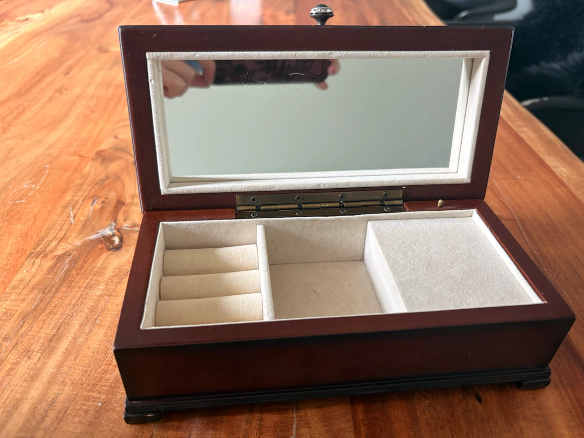 Vintage Bombay & Co. Music Box - photo 4