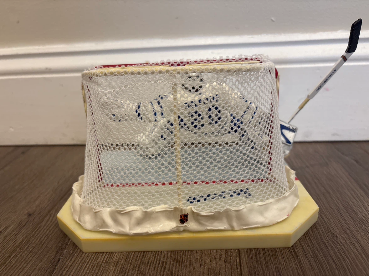 Toronto Maple Leafs Goalie Figurine with Net - photo 3