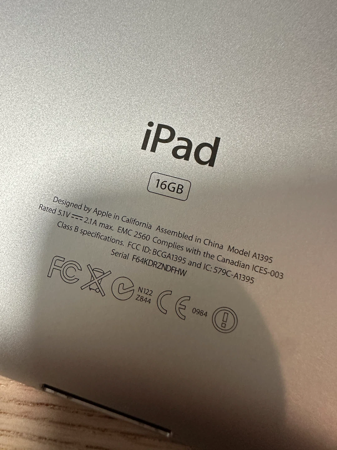 Apple iPad 2 16GB Wi-Fi A1395 Black/Silver + Charging Cable - photo 2