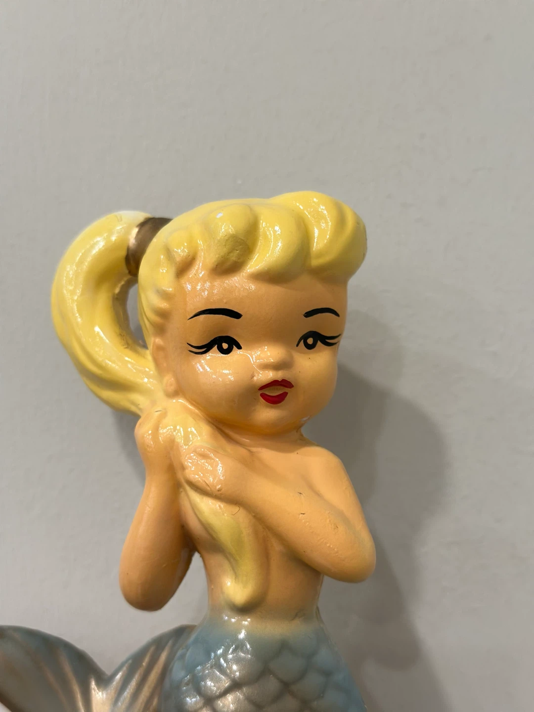 Vintage 1950’s Blonde Mermaid Chalkware wall plaque - photo 2