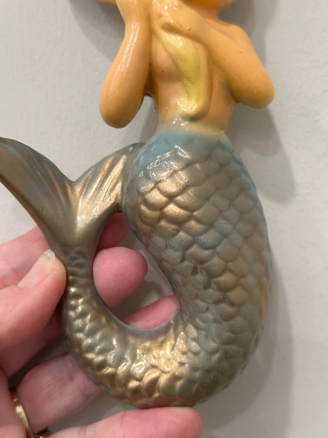 Vintage 1950’s Blonde Mermaid Chalkware wall plaque - photo 3