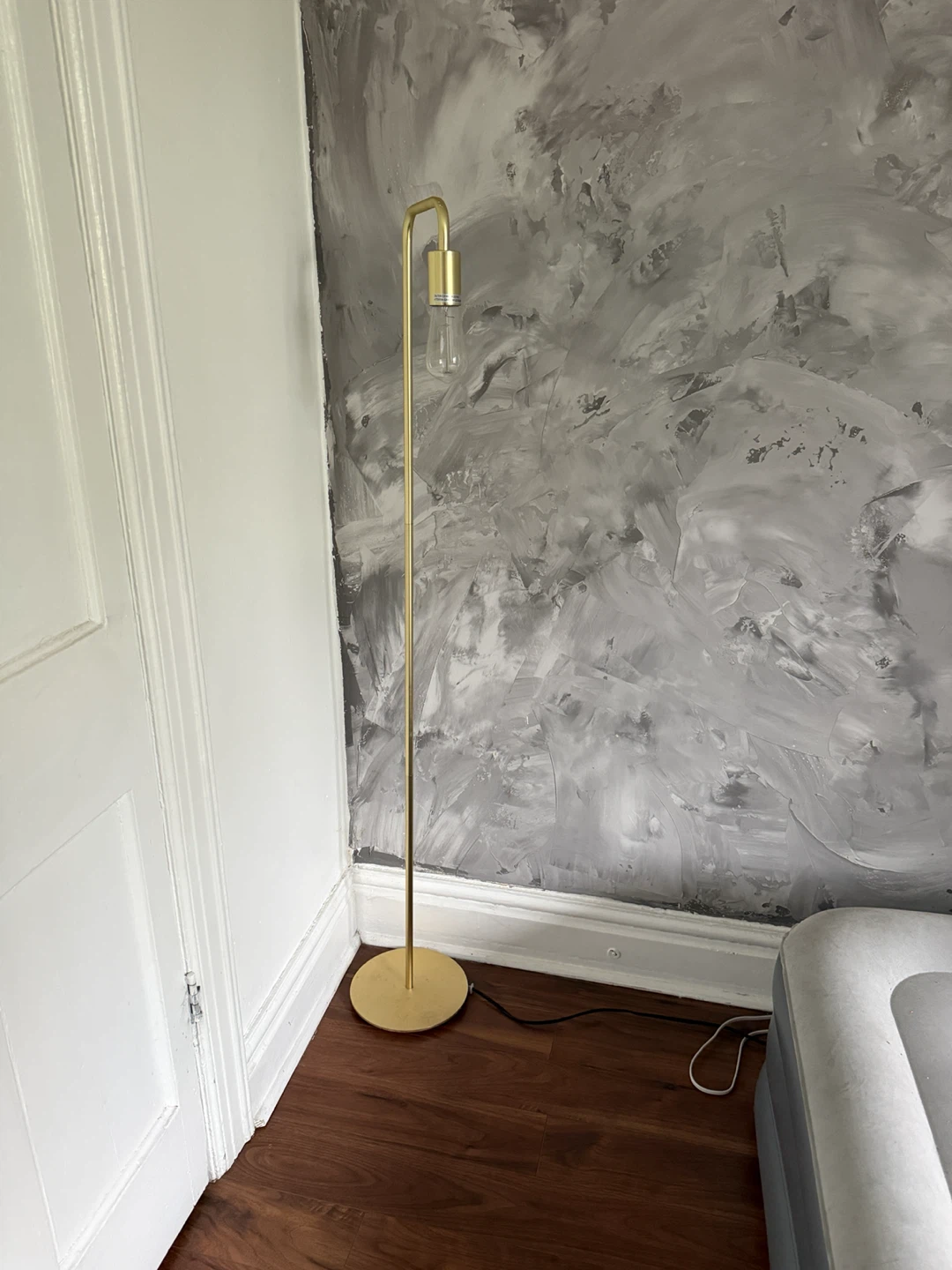 Minimalist gold floor lamp - photo 2