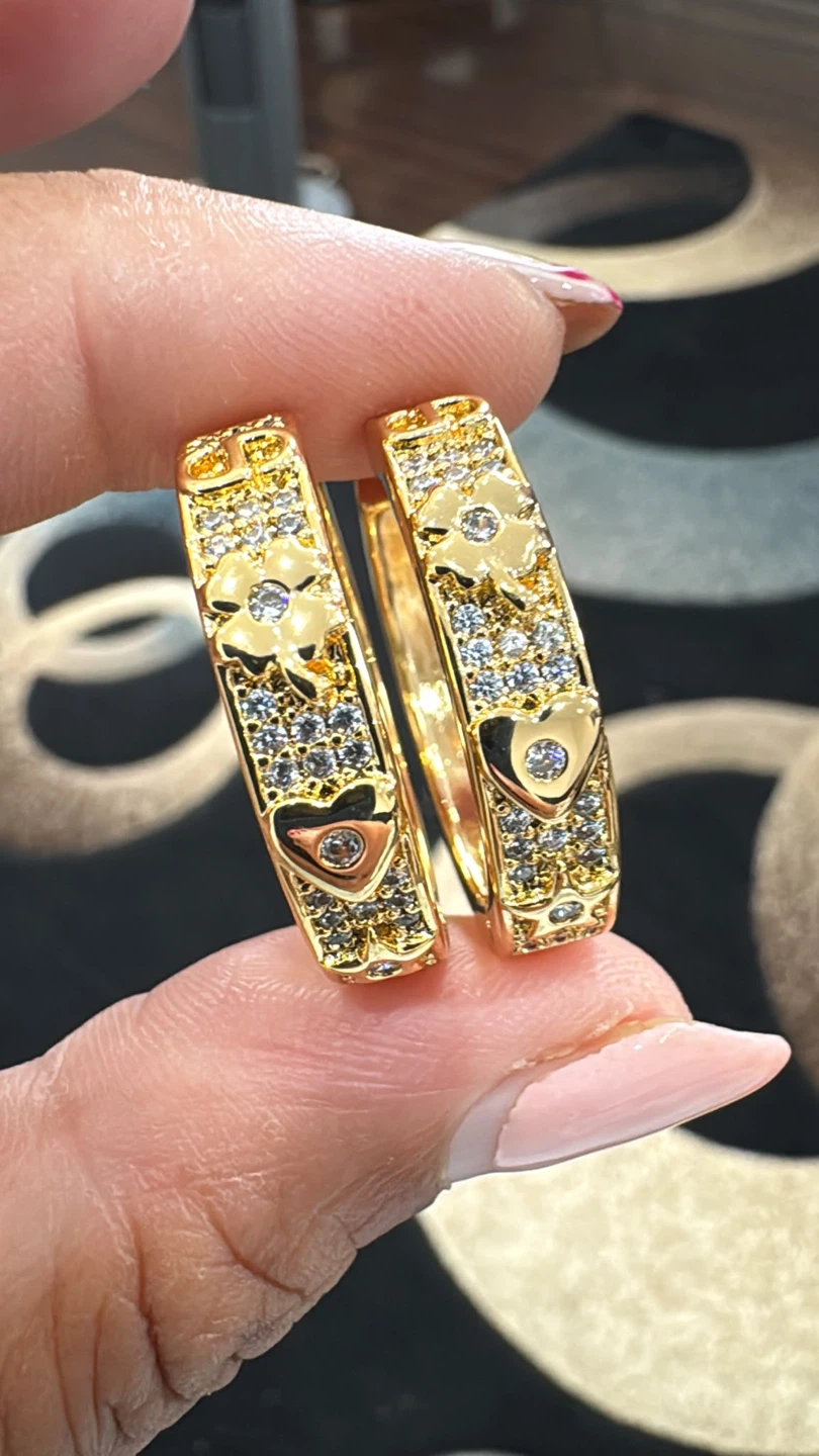 Branded earrings - photo 3