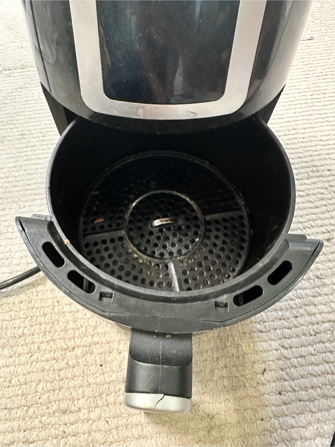 Compact Gourmia 2.2-Quart Air Fryer - photo 3
