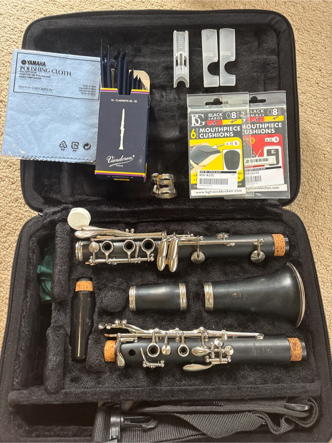 Yamaha Clarinet Bb with Vandoren Reeds and Mouthpiece Cushions