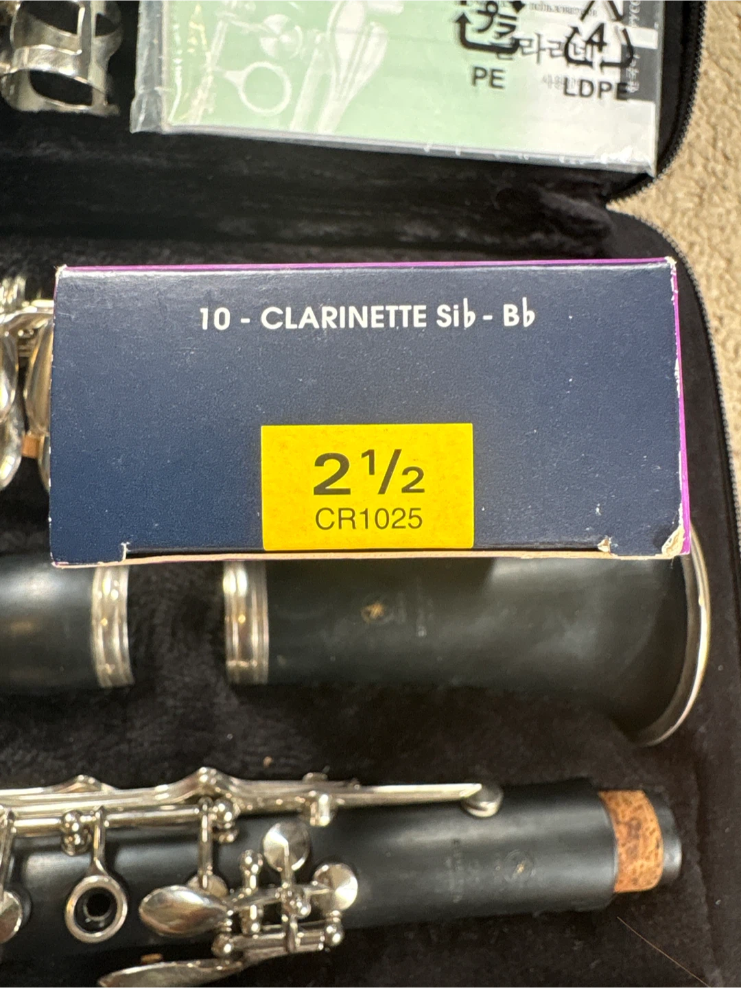 Yamaha Clarinet Bb with Vandoren Reeds and Mouthpiece Cushions - photo 3