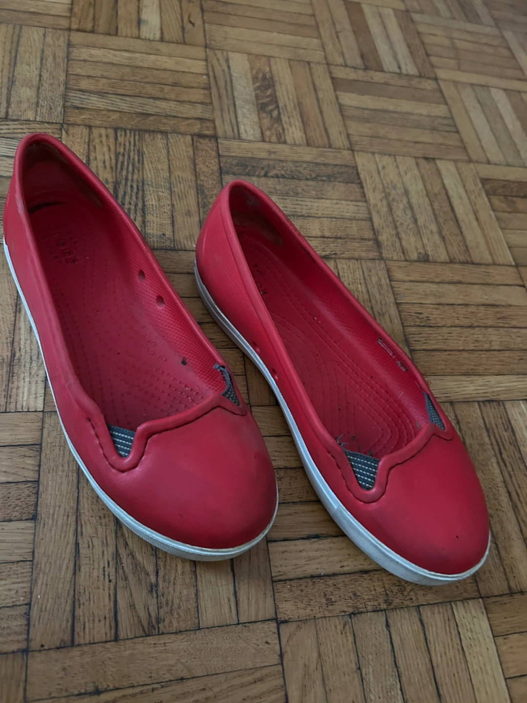Crocs Red Ballet Flats Women's Size 7