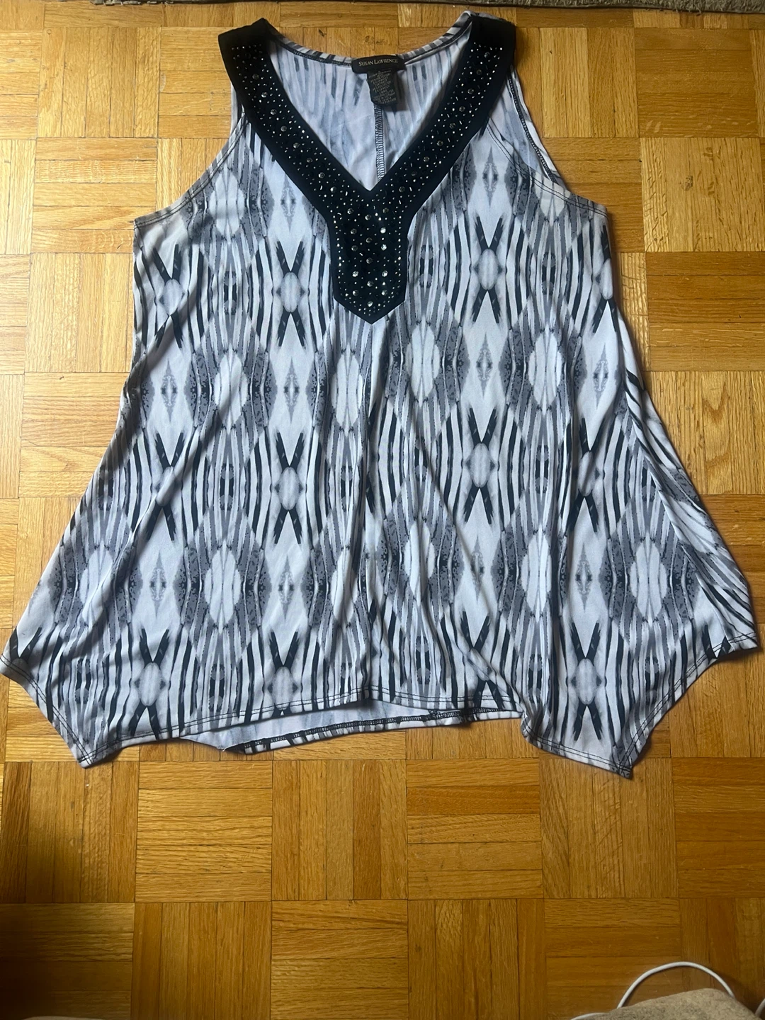 Susan Lawrence Women's Sleeveless Embellished V-Neck Top Size L