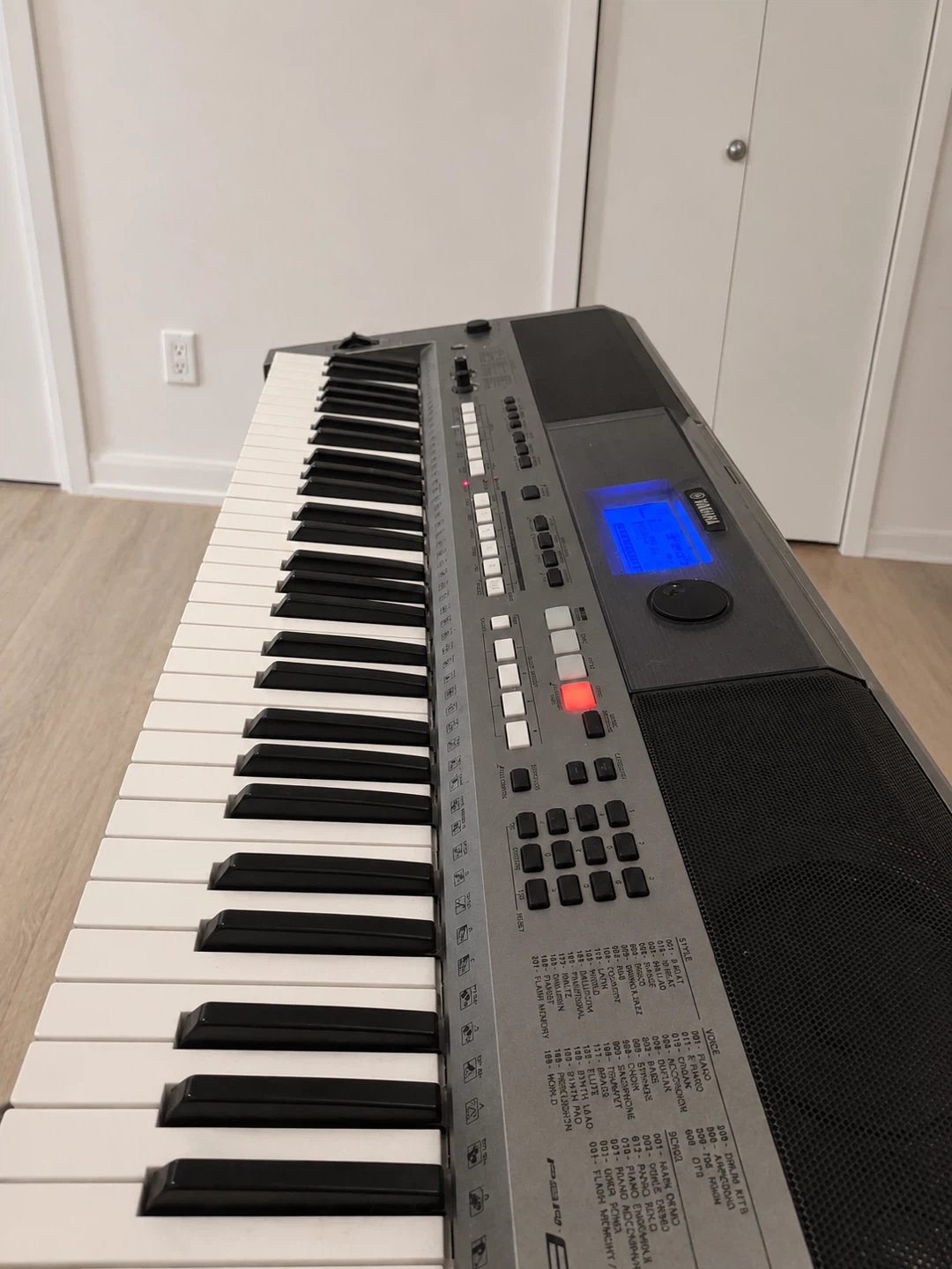 Yamaha PSR-E443 Keyboard for sale - photo 4