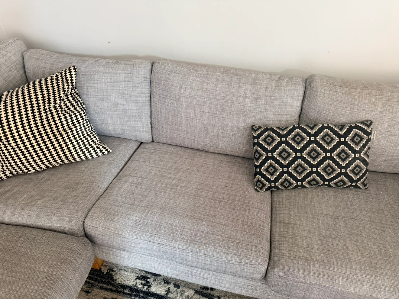 Grey sectional sofa with wooden legs - photo 3