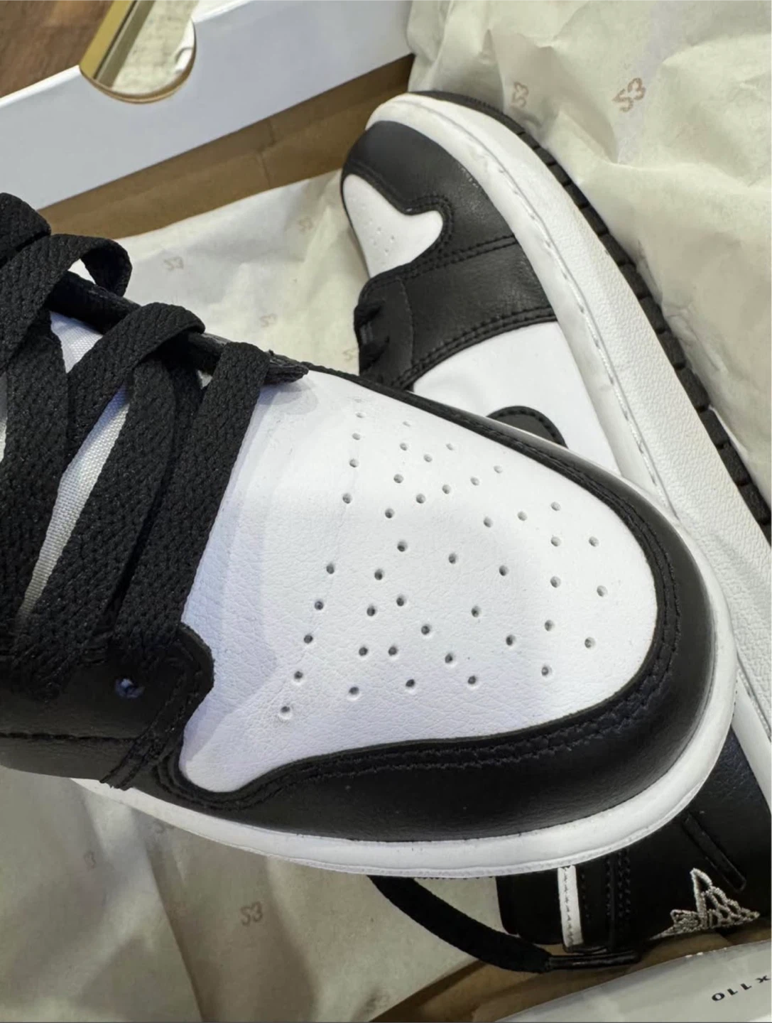 Air Jordan 1 Low SE Black White - photo 2