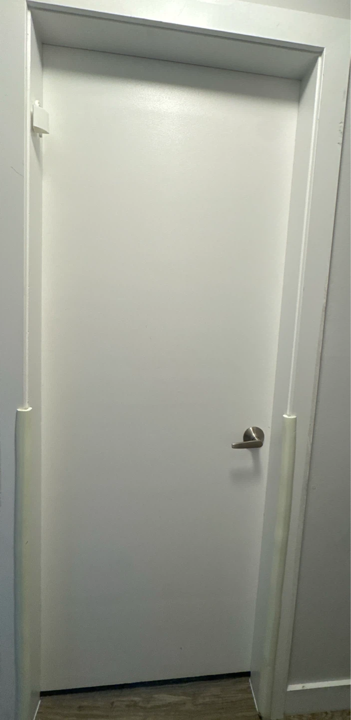 White internal Door 28x80 with door lever
