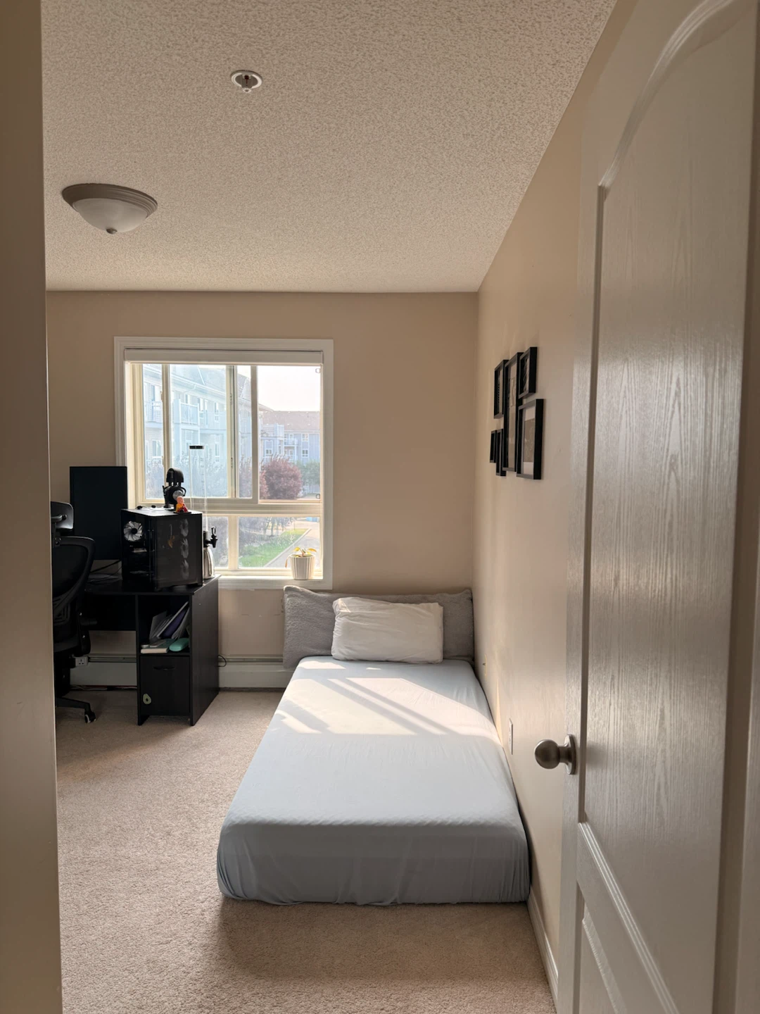 Private Room for rent with private washroom - photo 4
