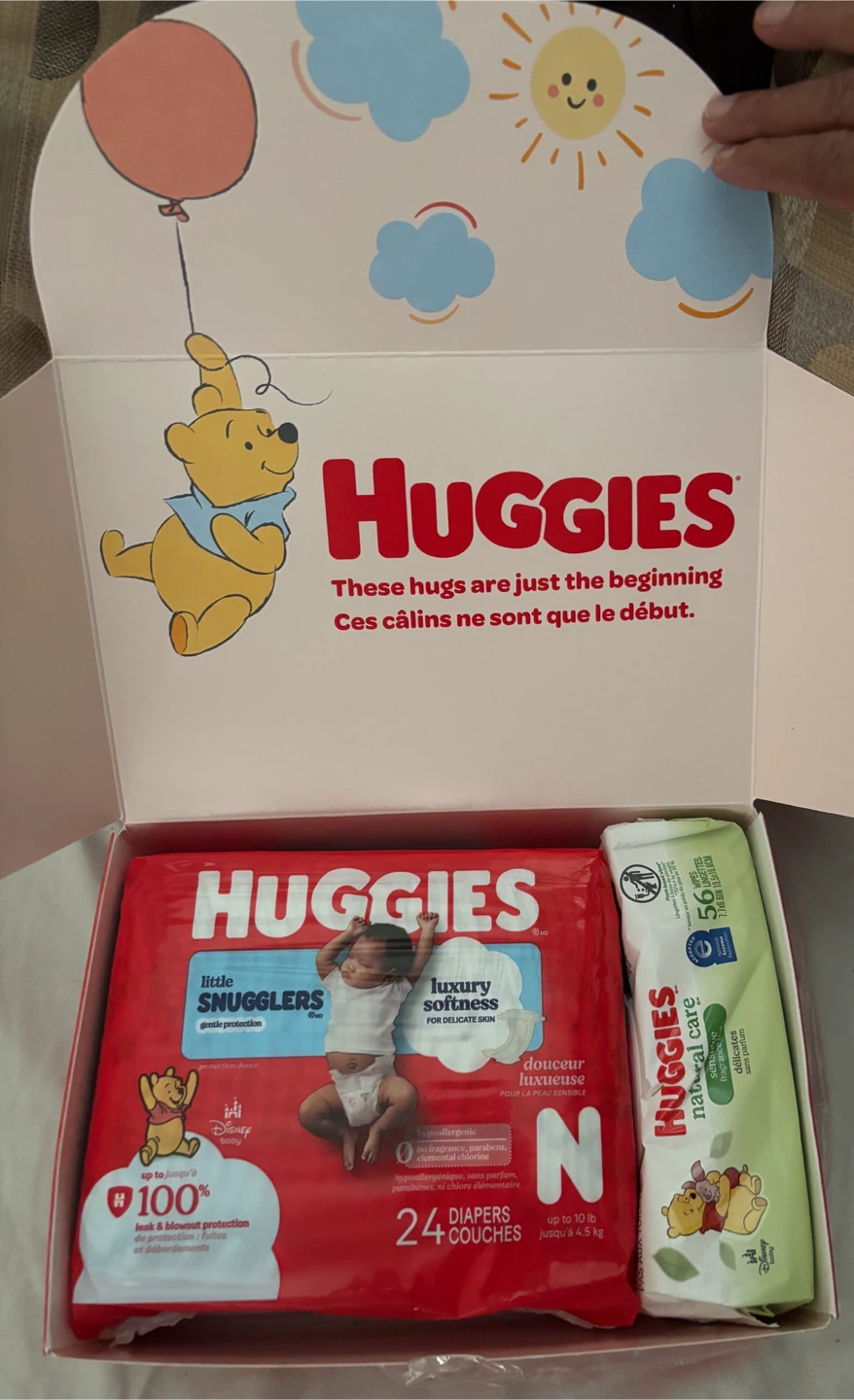 Huggies Newborn Diapers and Wipes Set (Gift box)