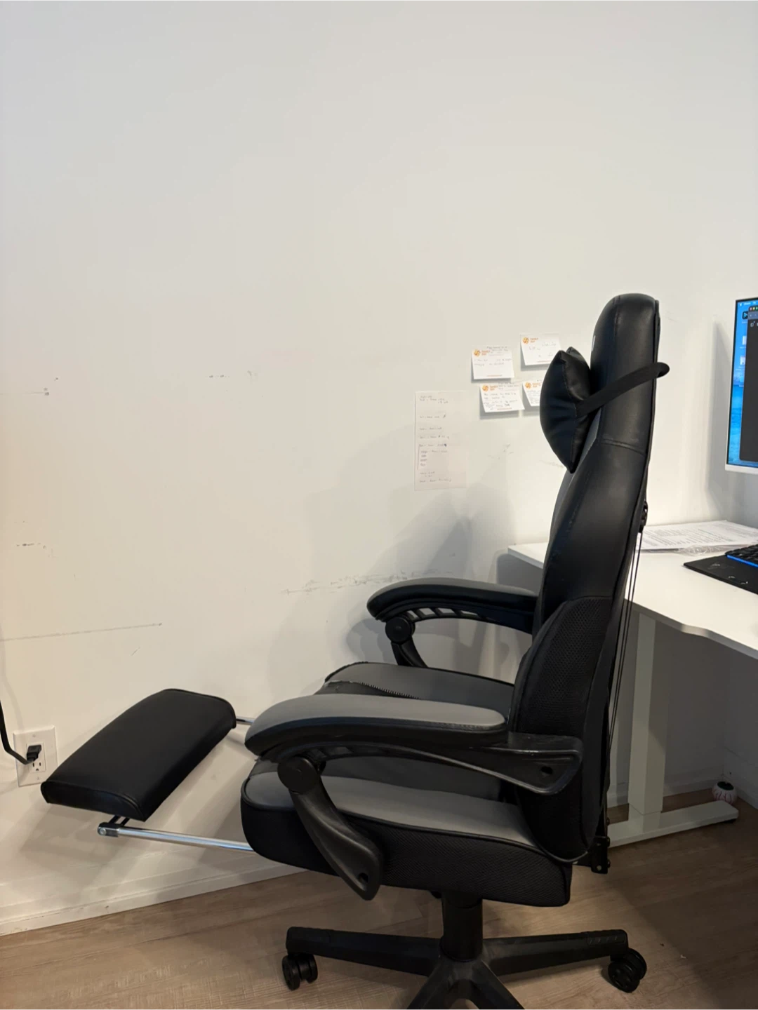 BOSS IN Gaming Chair with Footrest ( Student discount available)