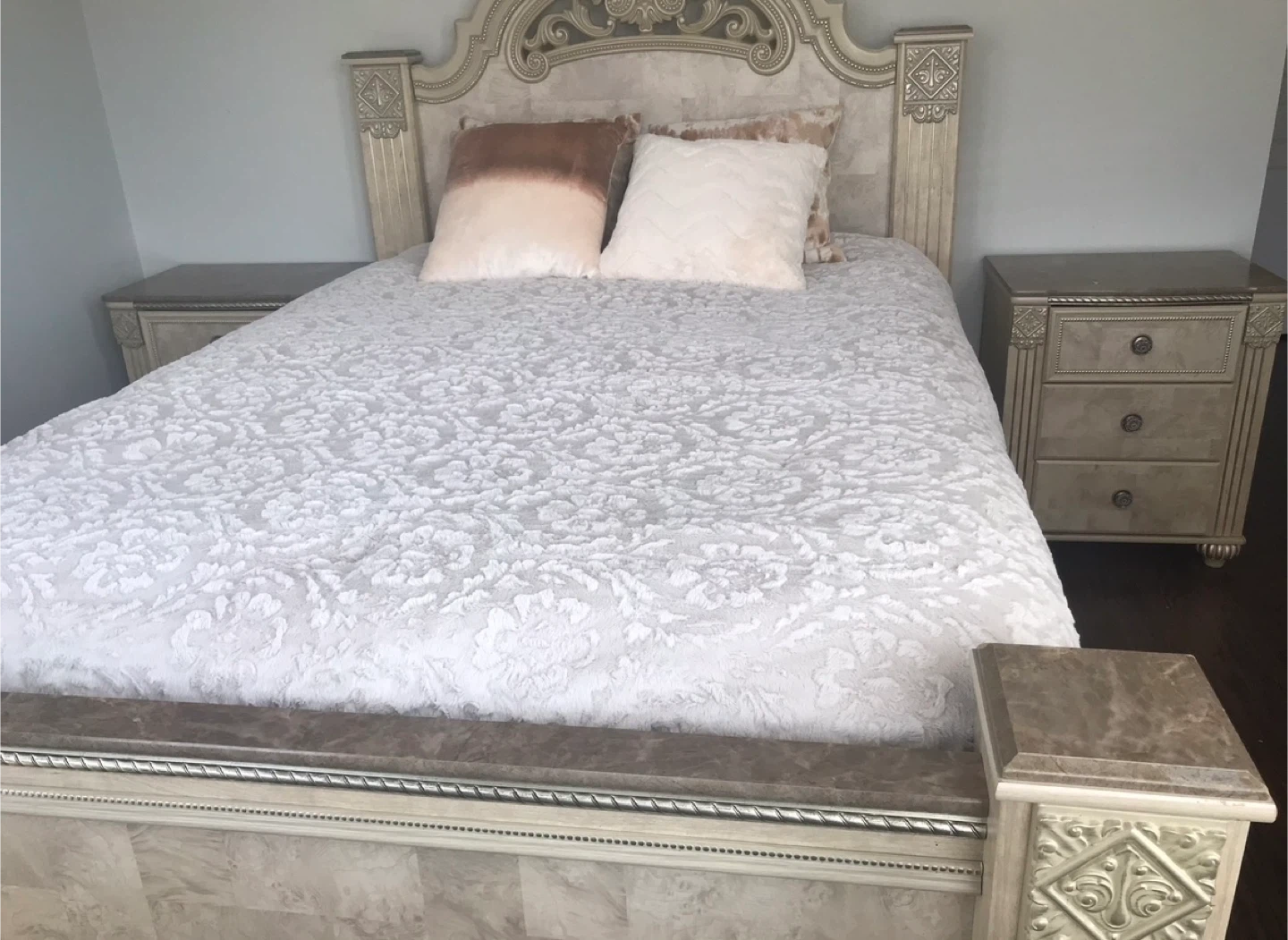 Ornate Bedroom Set - Queen Bed Frame & Nightstands - photo 2