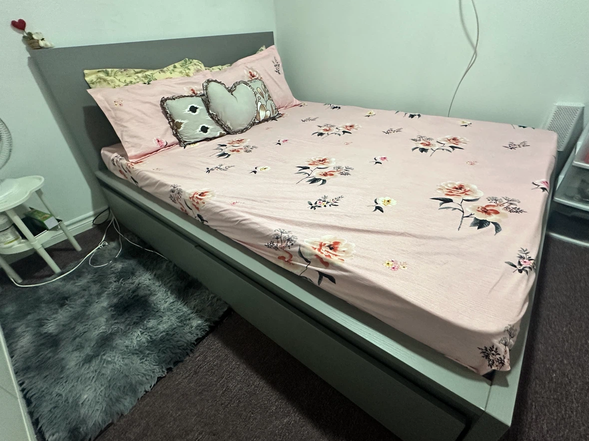 Ikea queen bed and mattress - photo 4
