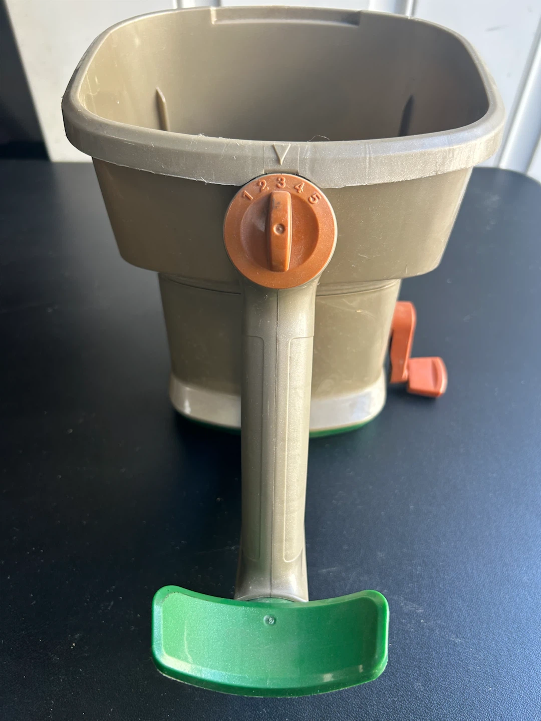 Scotts Hand-Held Spreader - photo 4