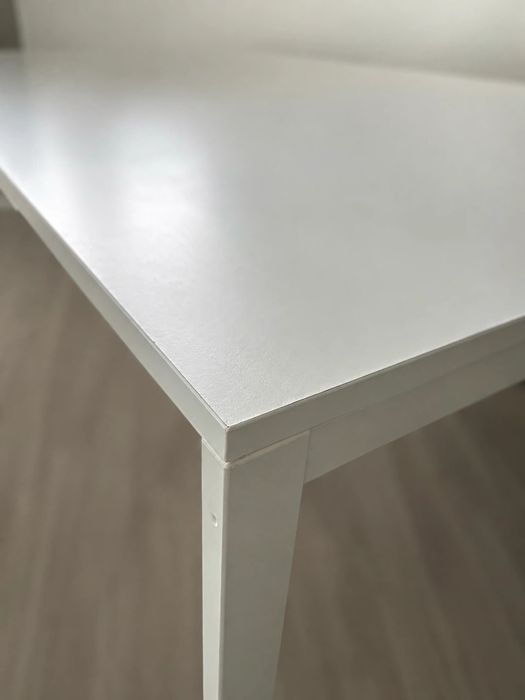 IKEA SANDSBERG white table + 4 black chairs - photo 4