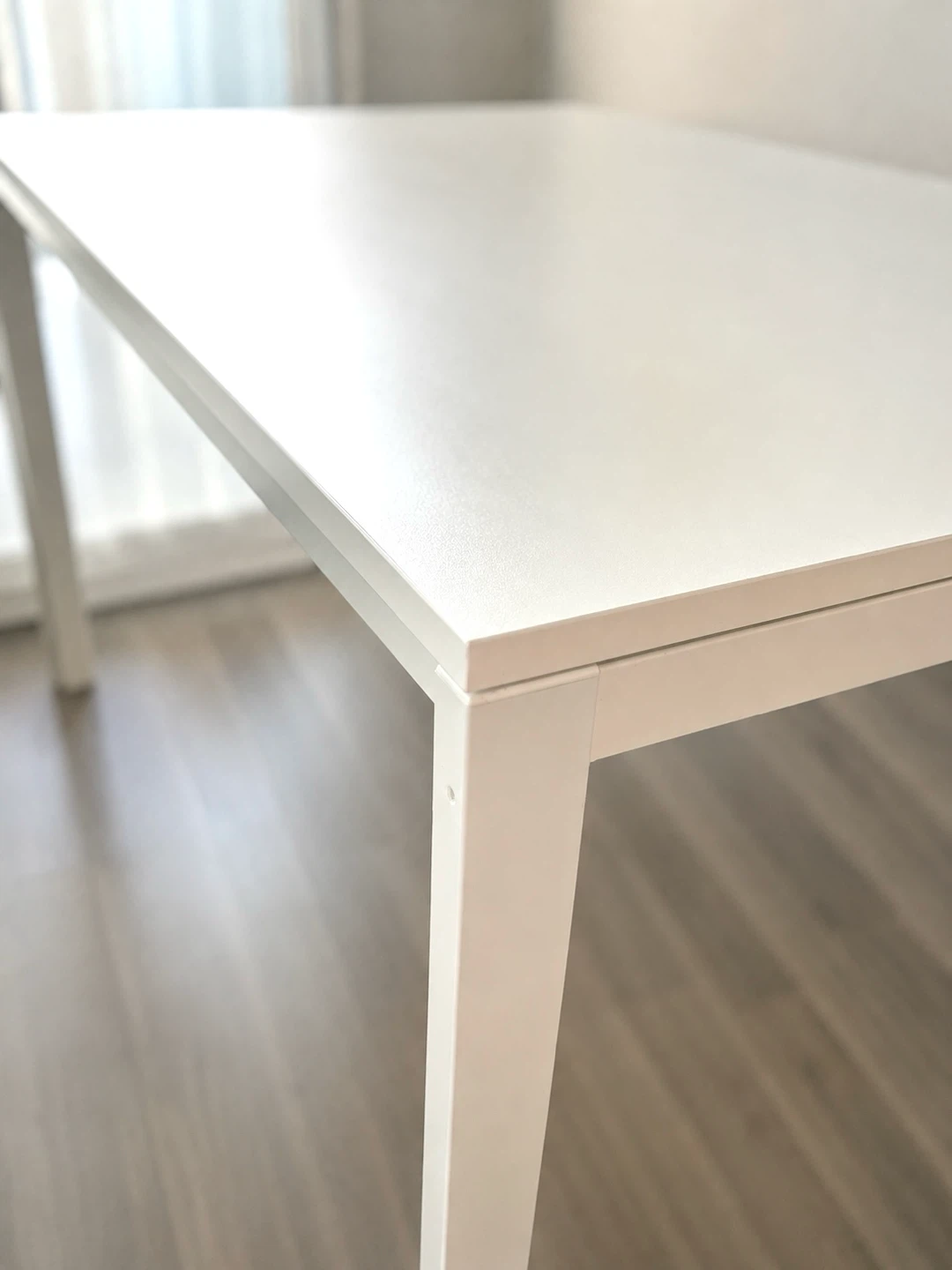 IKEA SANDSBERG white table + 4 black chairs - photo 5