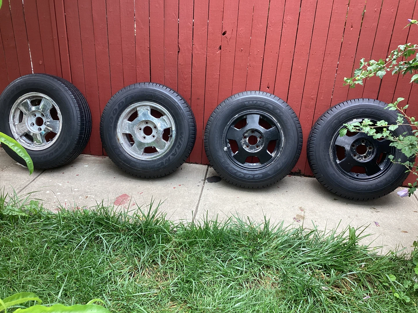 Like New Set of 4 Goodyear Tires with rims 215/75/R15