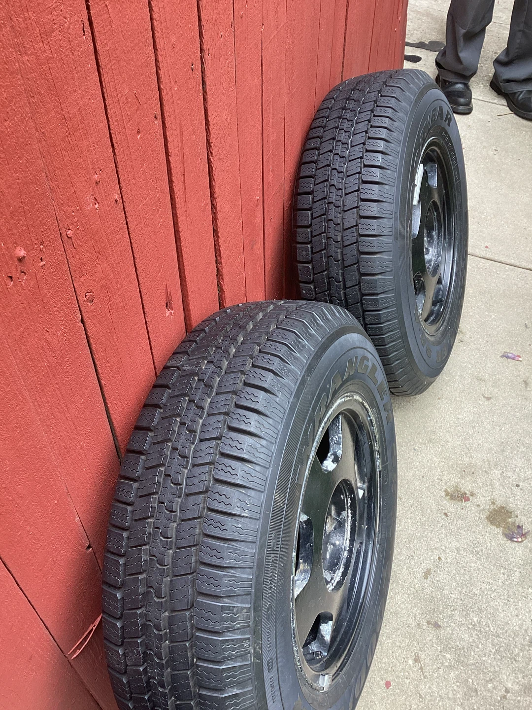 Like New Set of 4 Goodyear Tires with rims 215/75/R15 - photo 5