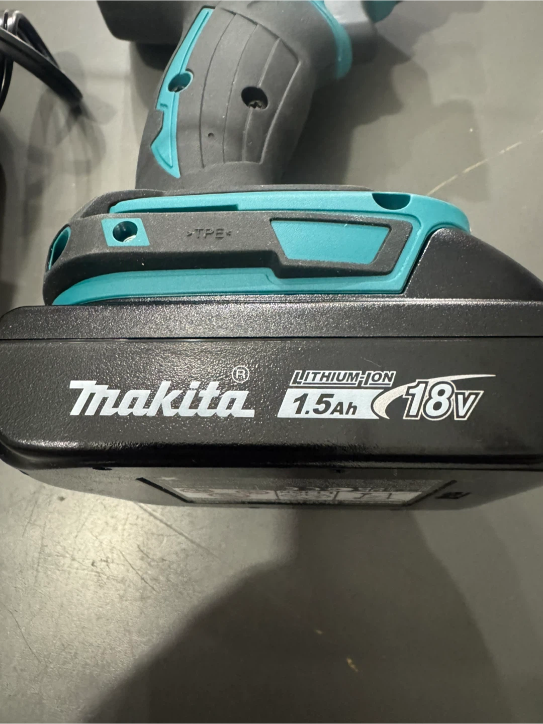 Makita DTD152 Impact Driver with DC18SD Charger & Battery - photo 3