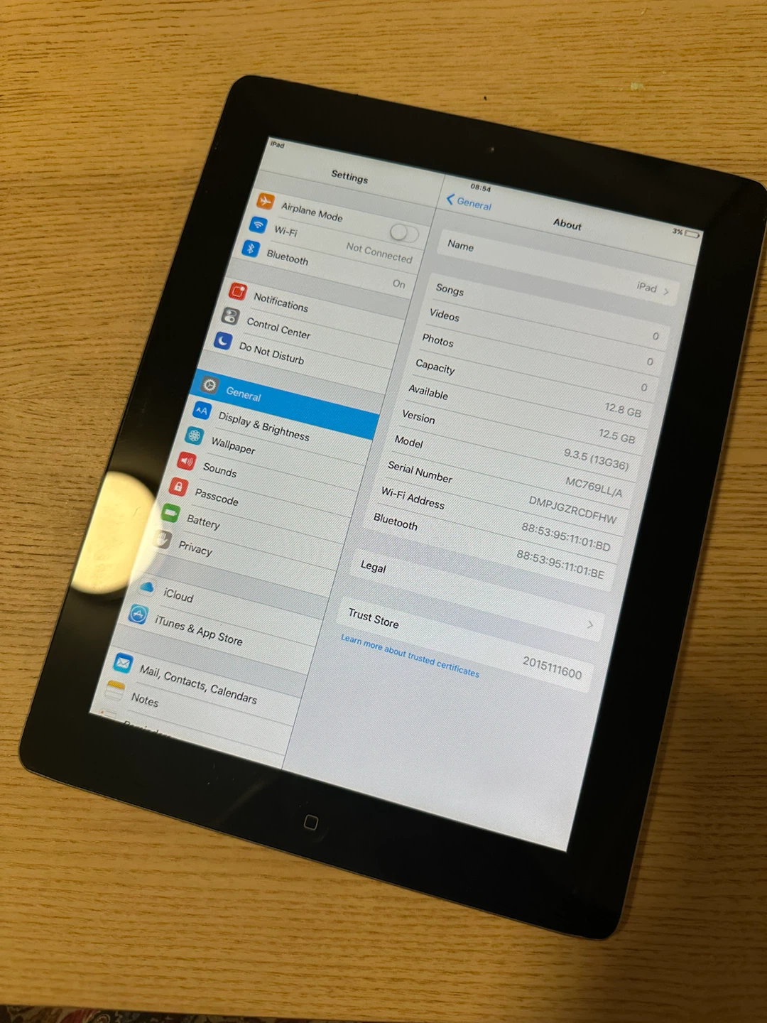 Apple iPad 2 16GB Wi-Fi 9.7” – Works Great + Cable - photo 2