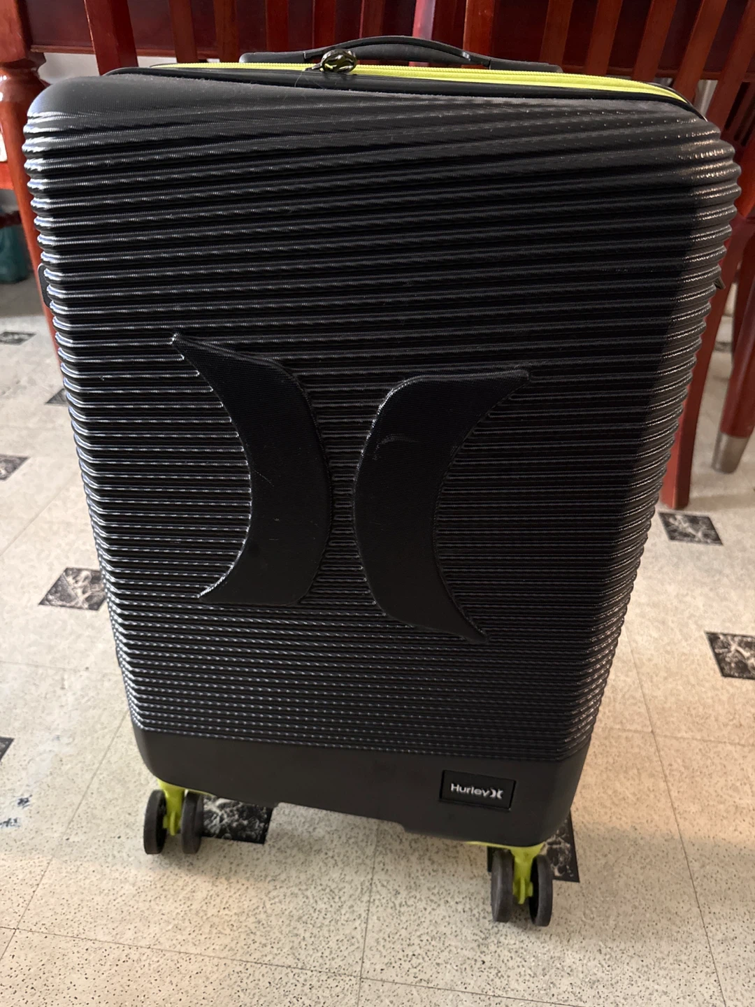 Hurley hardside spinner suitcase in black and lime