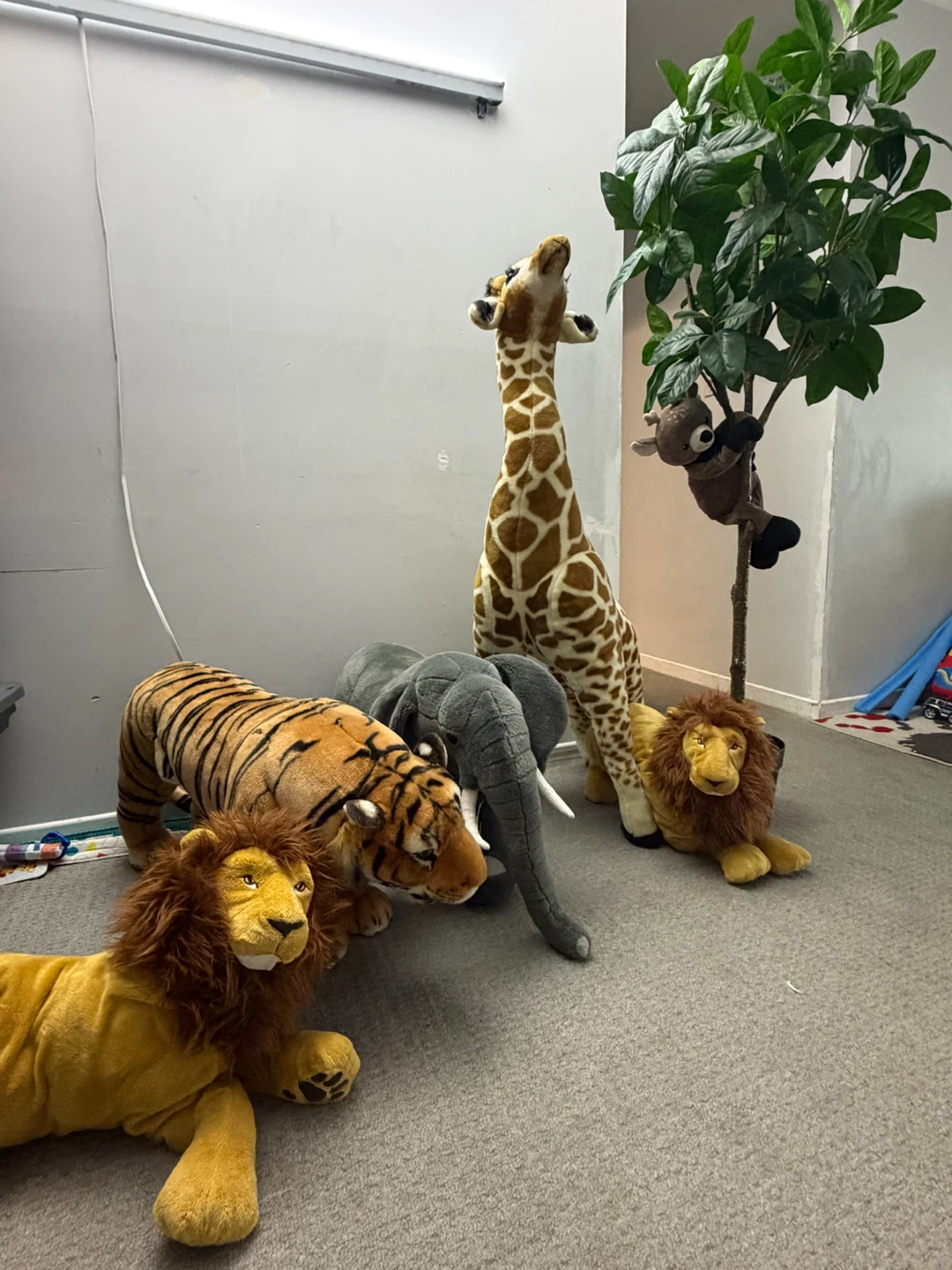 Large Stuffed Tiger - photo 2